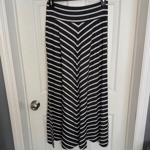 AB Studio Gray and White Chevron Maxi Skirt